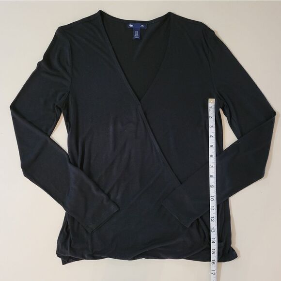 Gap Women's Black Crossover Surplice V-neckline Long Sleeve Top - Picture 5 of 10
